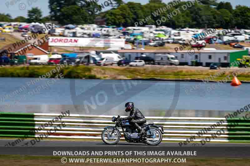 Vintage motorcycle club;eventdigitalimages;mallory park;mallory park trackday photographs;no limits trackdays;peter wileman photography;trackday digital images;trackday photos;vmcc festival 1000 bikes photographs